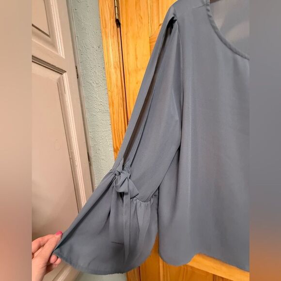 Gorgeous LOFT Blue 3/4 Sleeve Tie Front Blouse - Picture 3 of 7